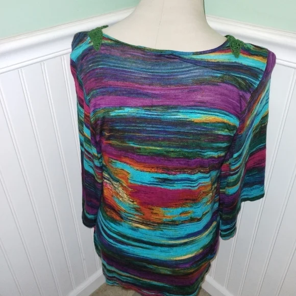 Cable & Gauge woman's size Large Boho v-neck shorp sleeve top - Picture 3 of 5